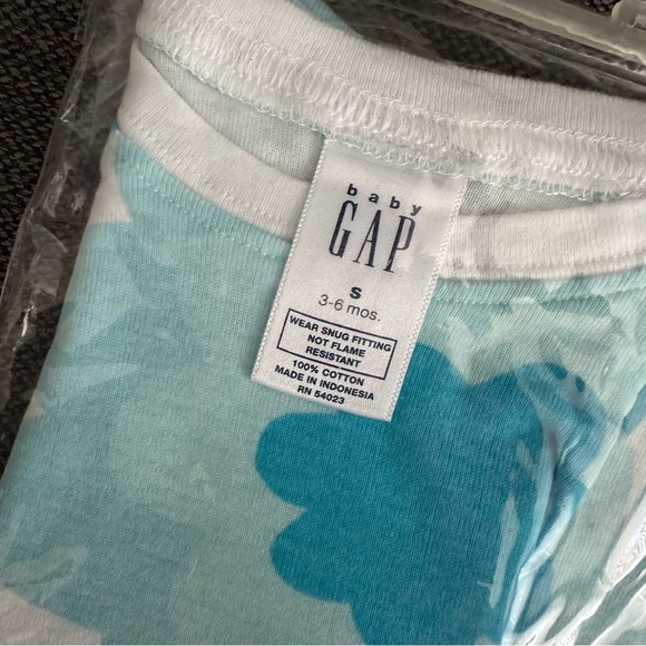 Baby Gap 2-Piece Pjs - Picture 4 of 4